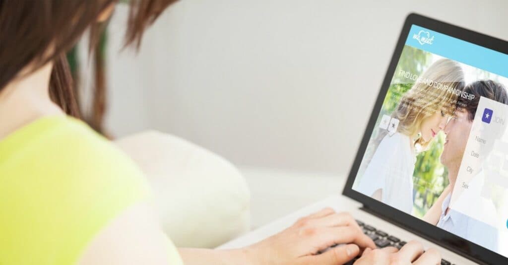 7 tips for creating a flawless dating app profile, according to a relationship expert